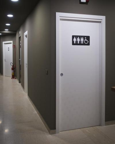 BAGNO-DISABILI-LGBTQ